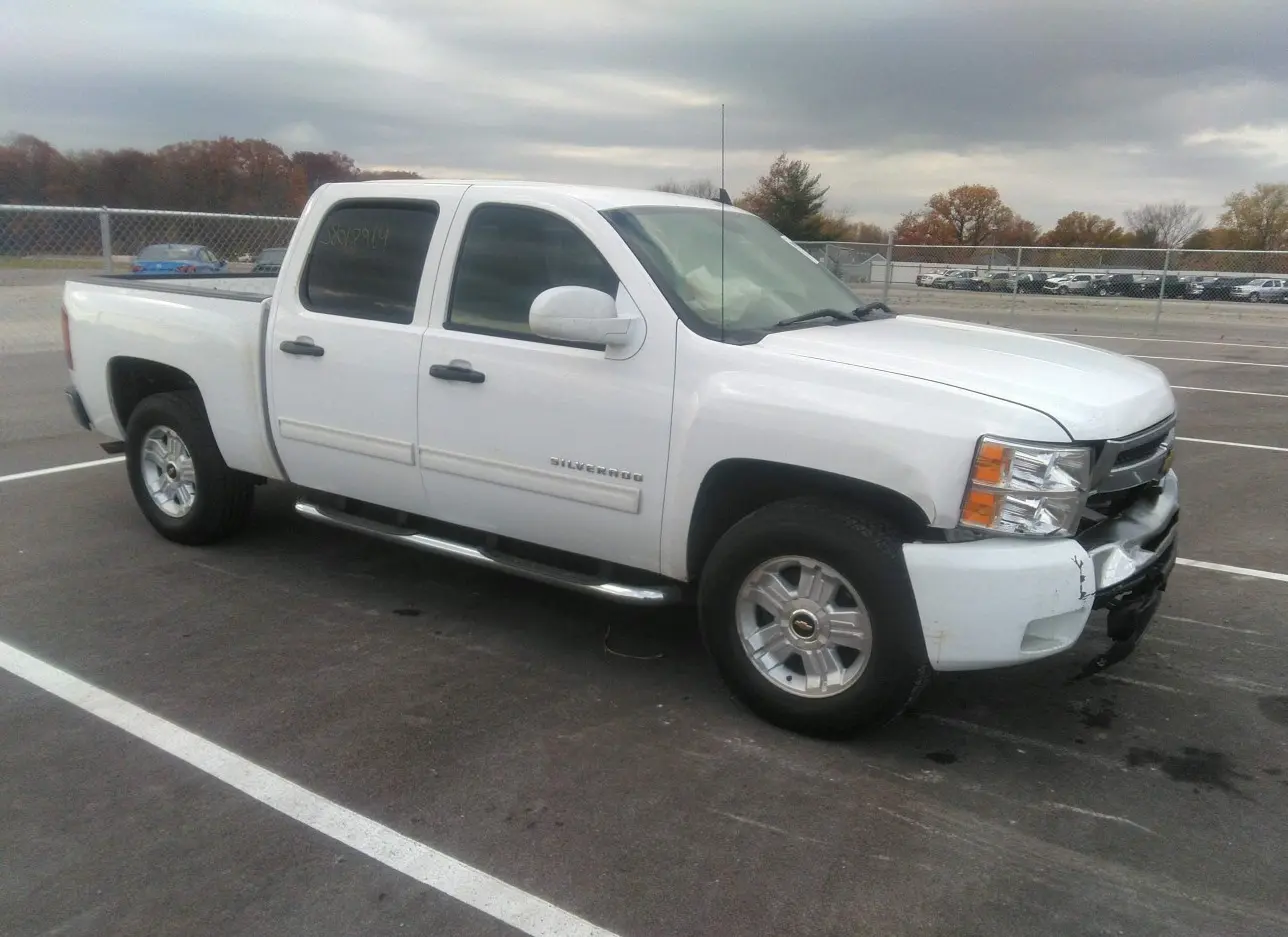 2011 CHEVROLET  - Image 1.