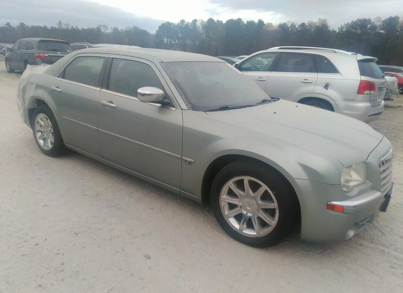 2005 CHRYSLER  - Image 1.