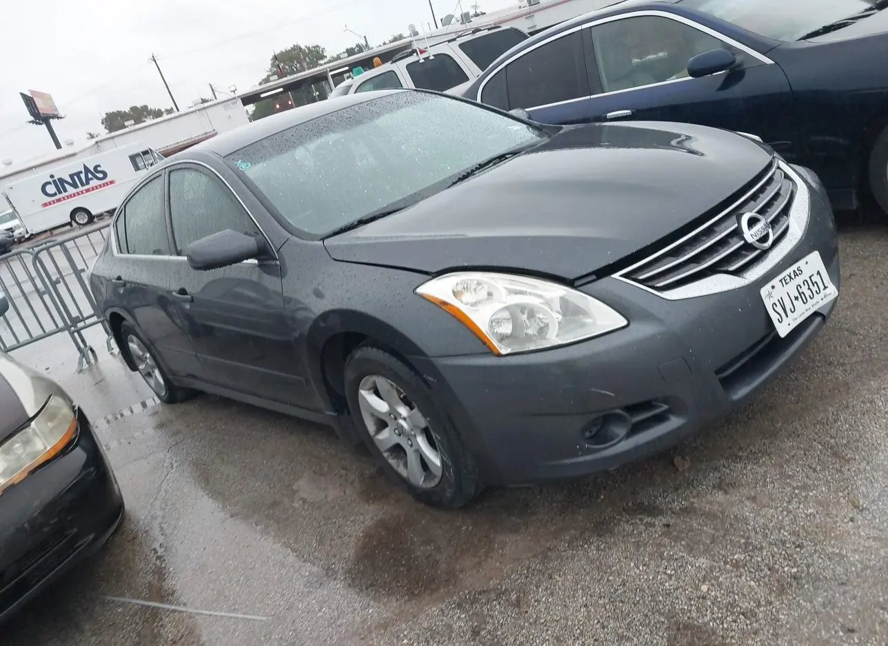 2010 NISSAN  - Image 1.