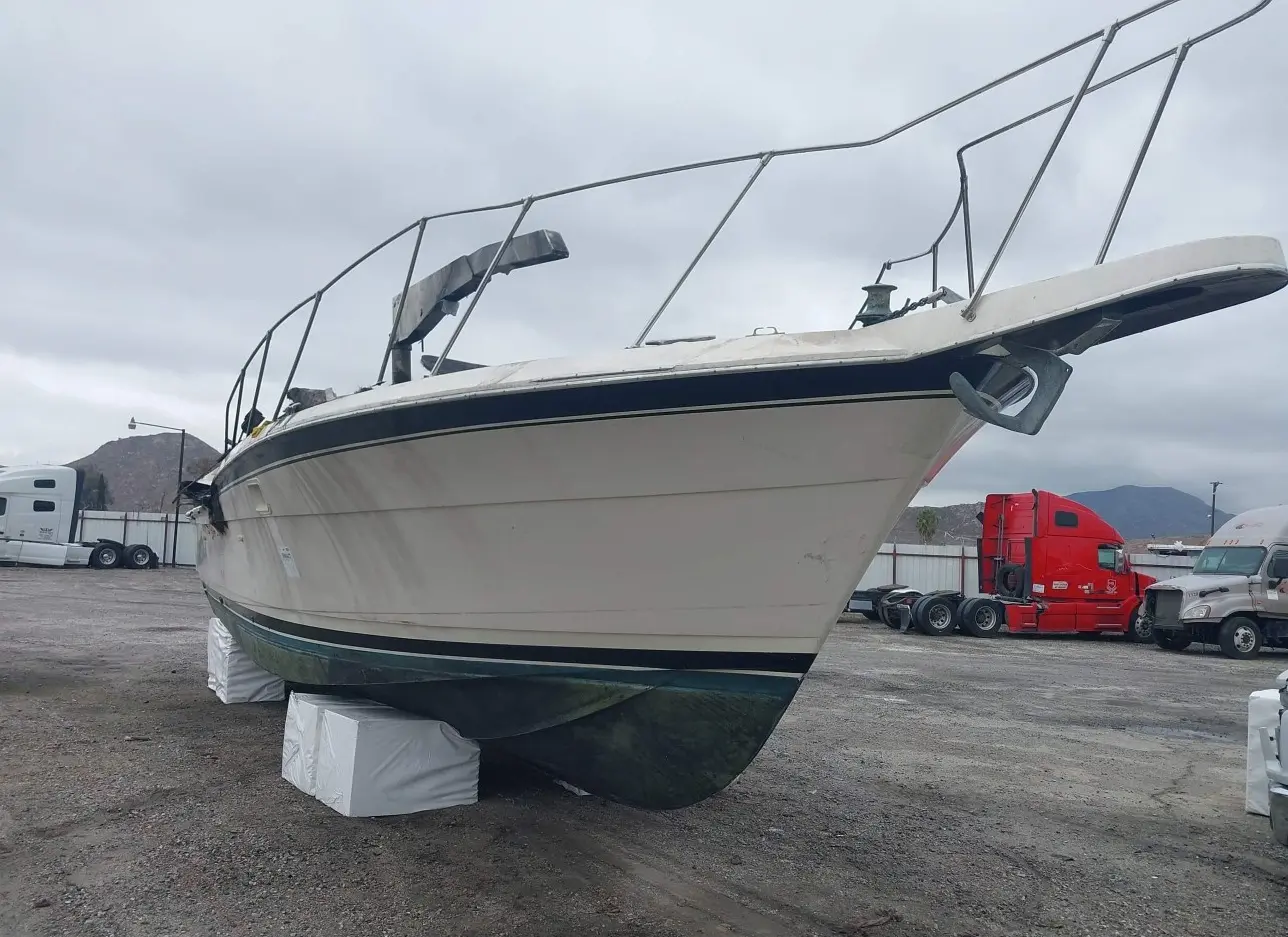 1989 HATTERAS  - Image 1.