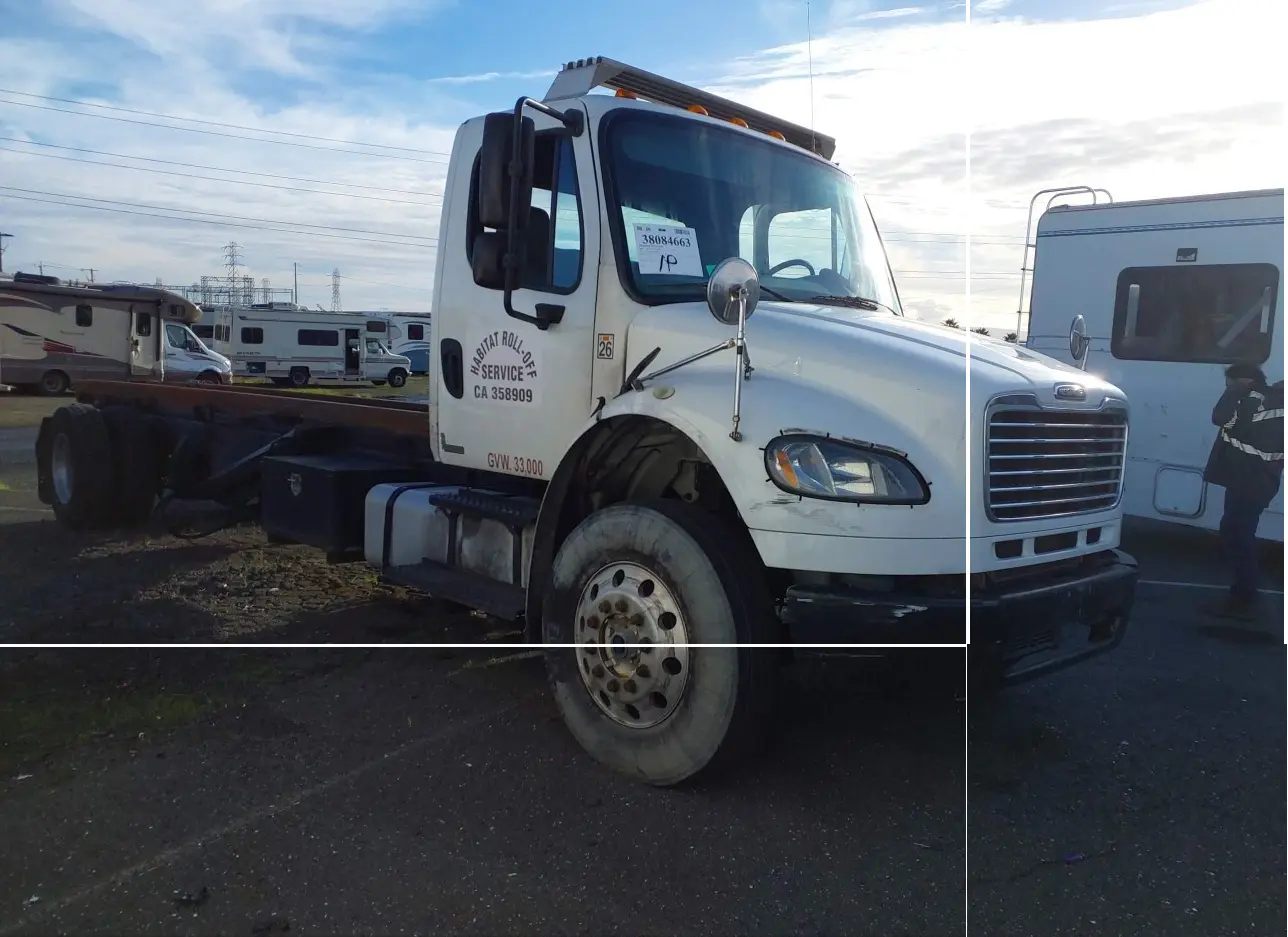 2012 FREIGHTLINER  - Image 1.