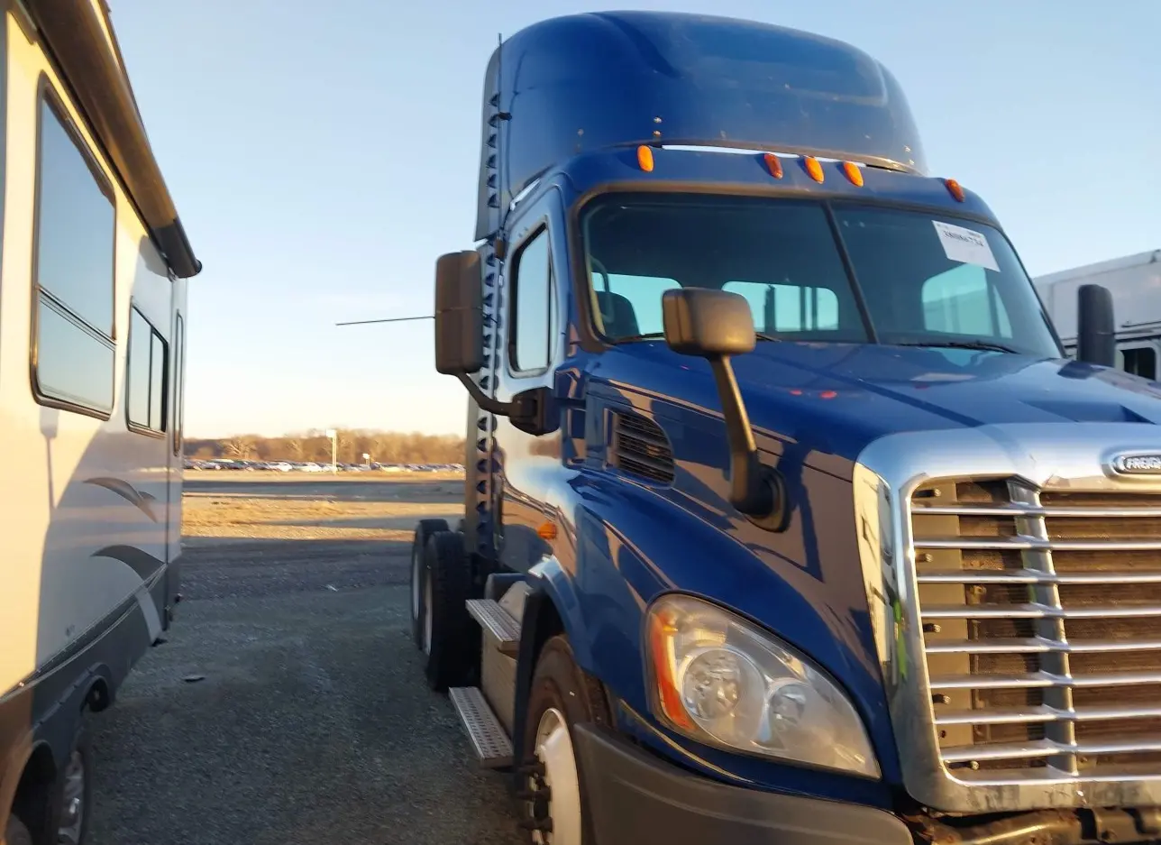 2014 FREIGHTLINER  - Image 1.