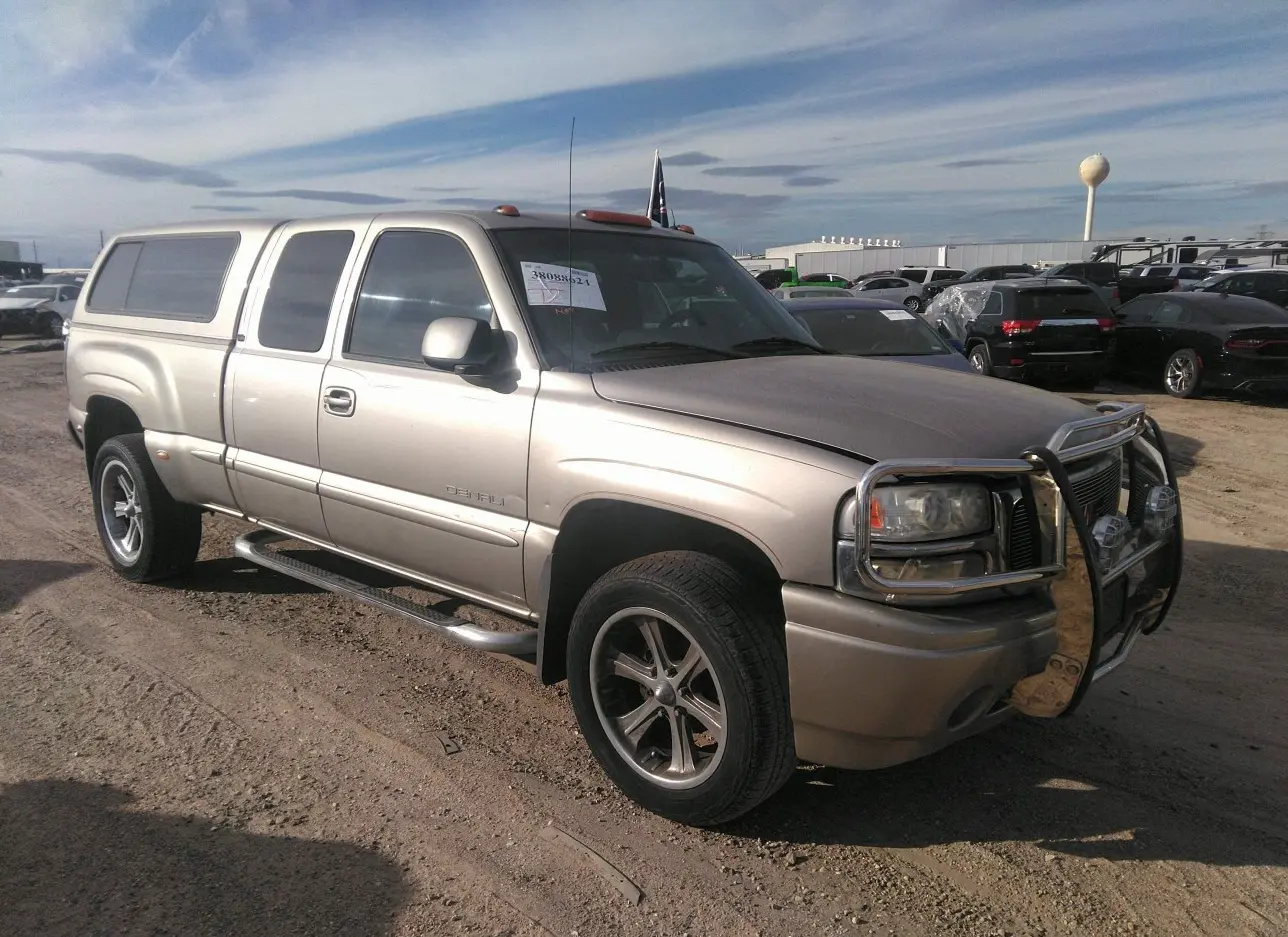 2002 GMC  - Image 1.