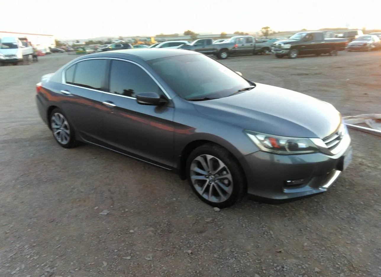 2015 HONDA  - Image 1.