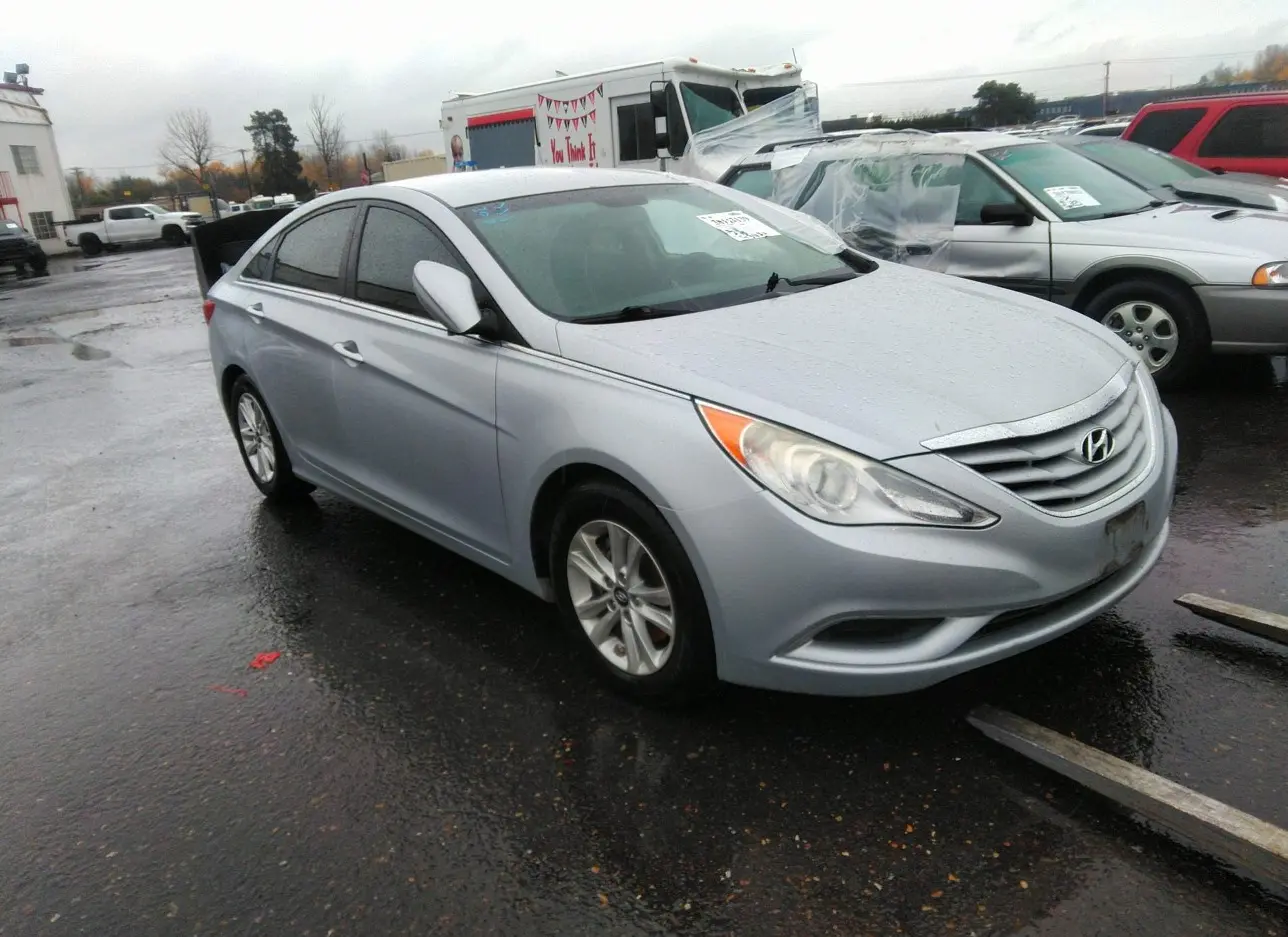 2012 HYUNDAI  - Image 1.