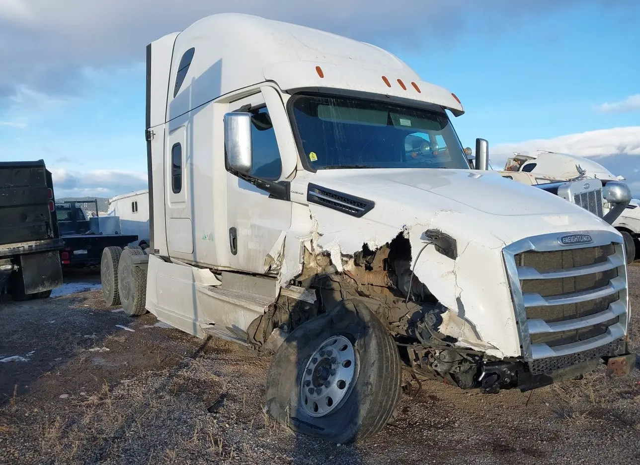 2021 FREIGHTLINER  - Image 1.