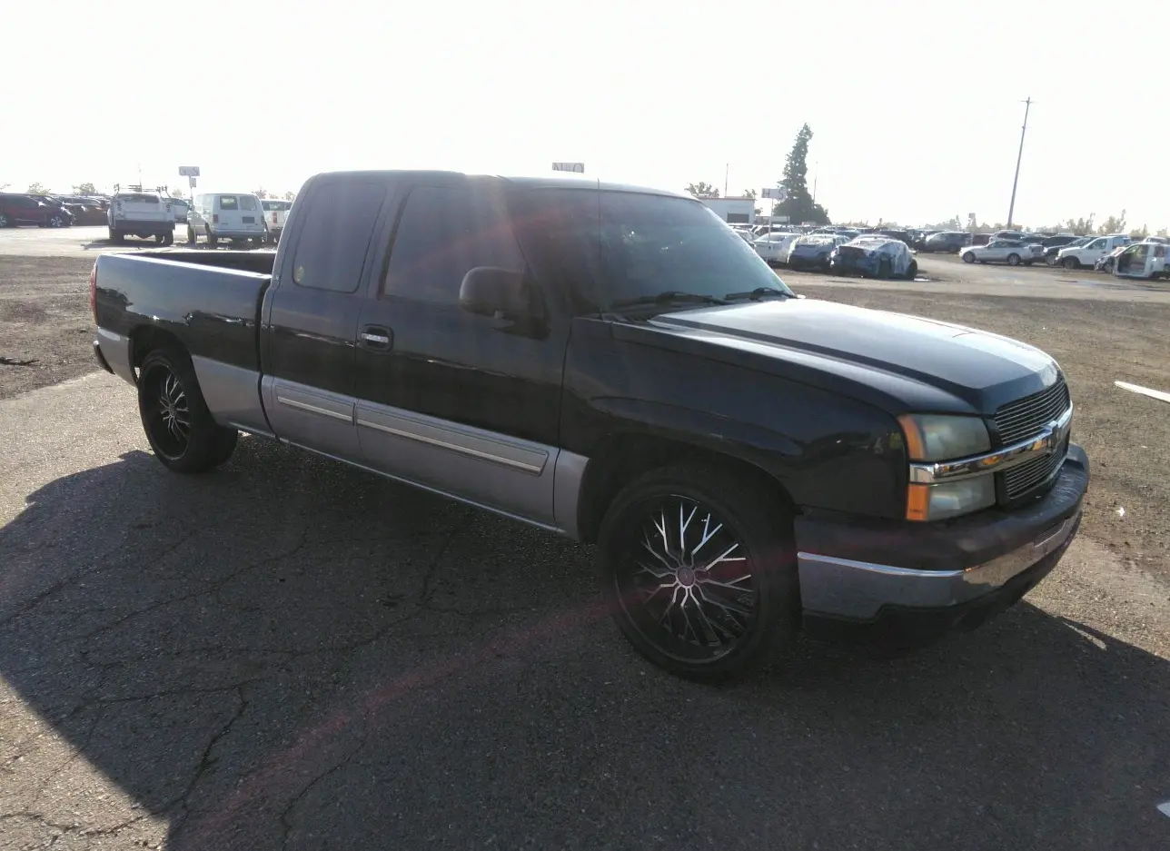 2005 CHEVROLET  - Image 1.