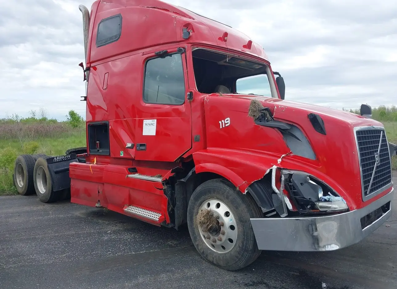 2015 VOLVO TRUCK  - Image 1.