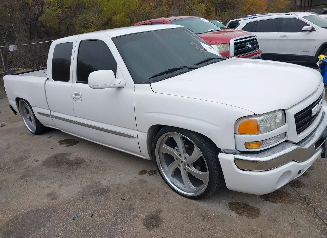 2003 GMC  - Image 1.