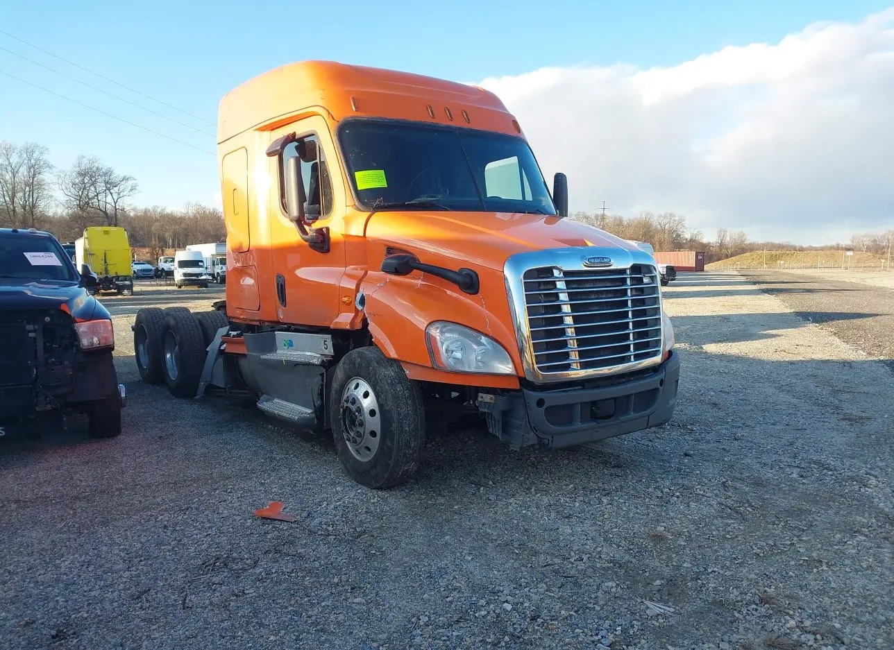 2014 FREIGHTLINER  - Image 1.