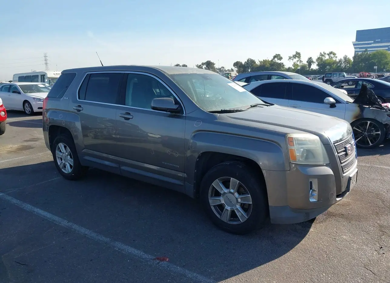 2010 GMC  - Image 1.