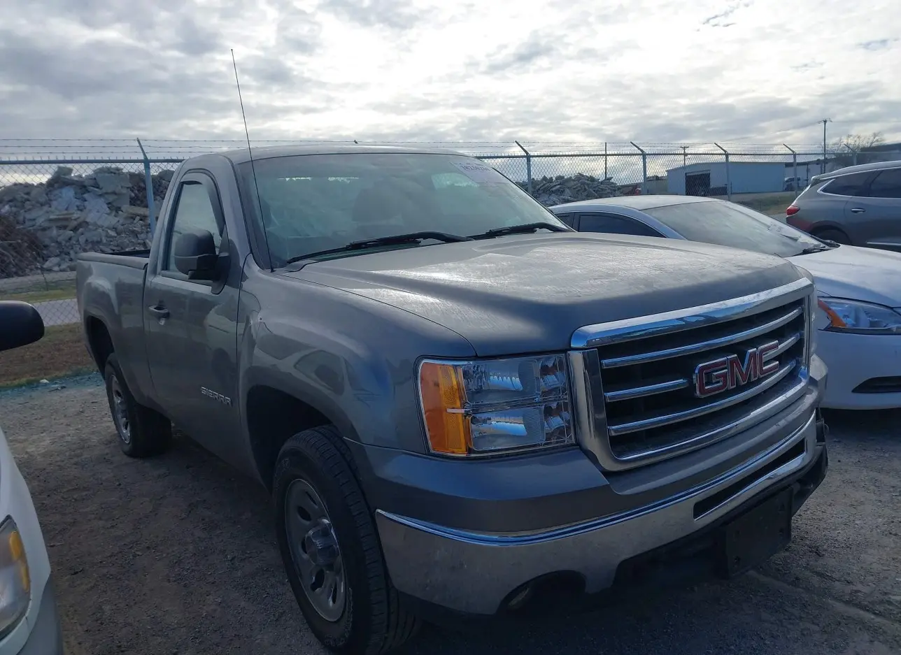 2013 GMC  - Image 1.