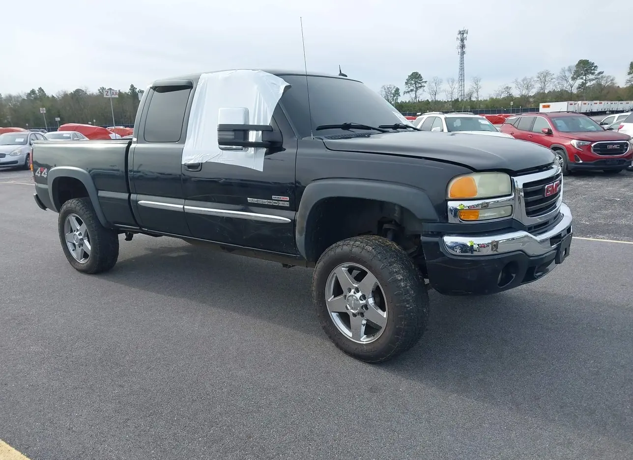 2004 GMC  - Image 1.