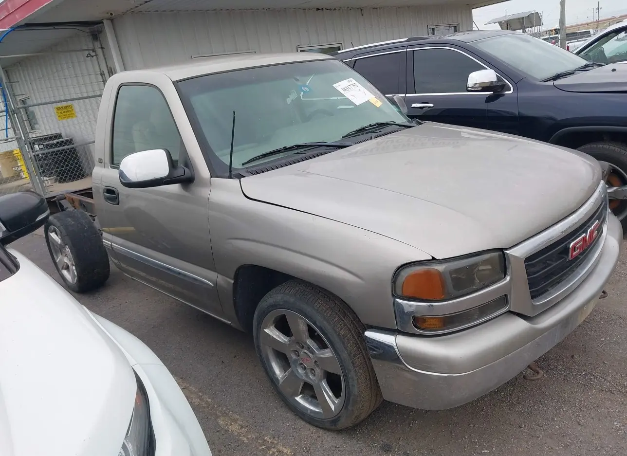 2002 GMC  - Image 1.