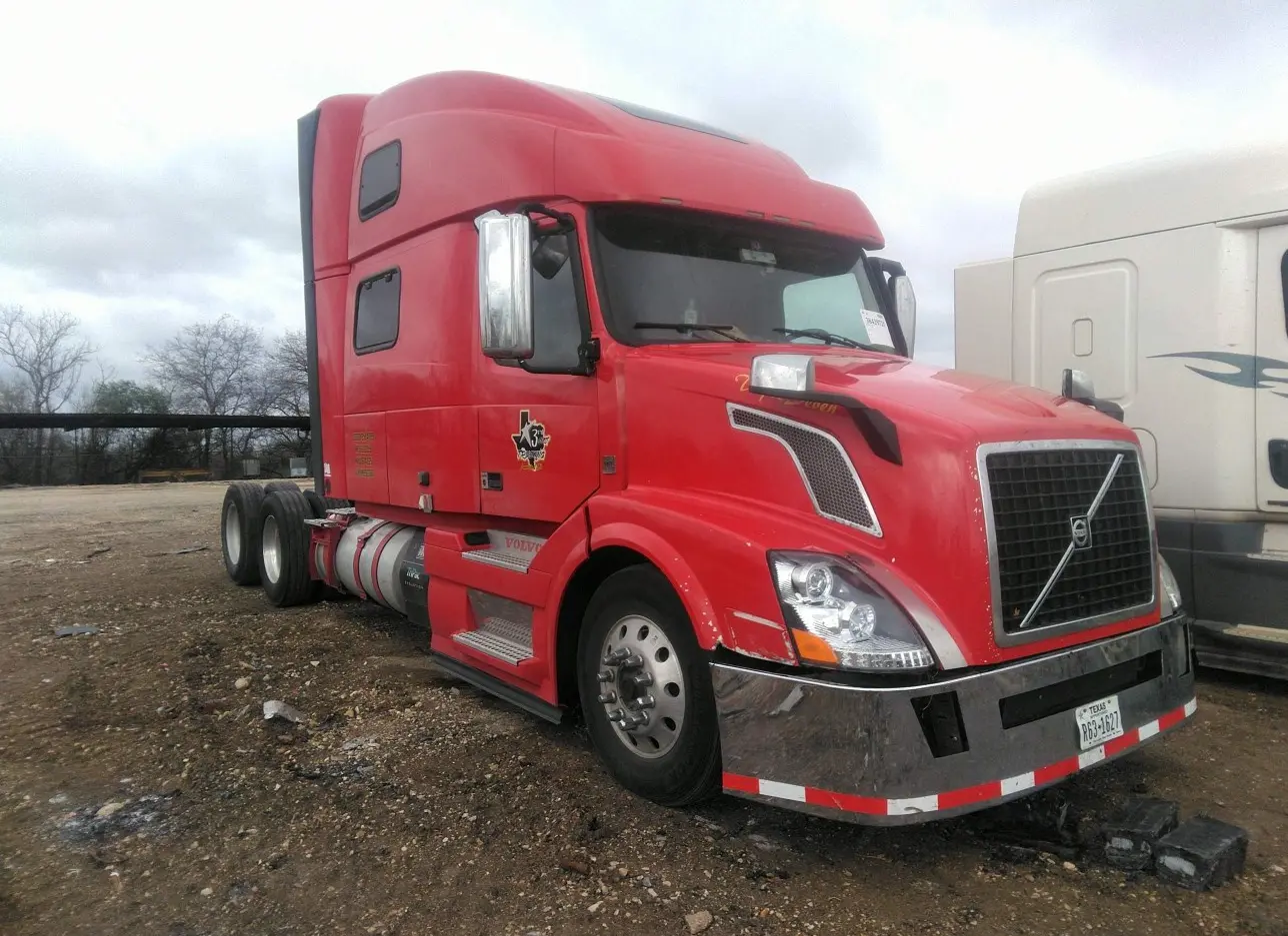 2017 VOLVO TRUCK  - Image 1.