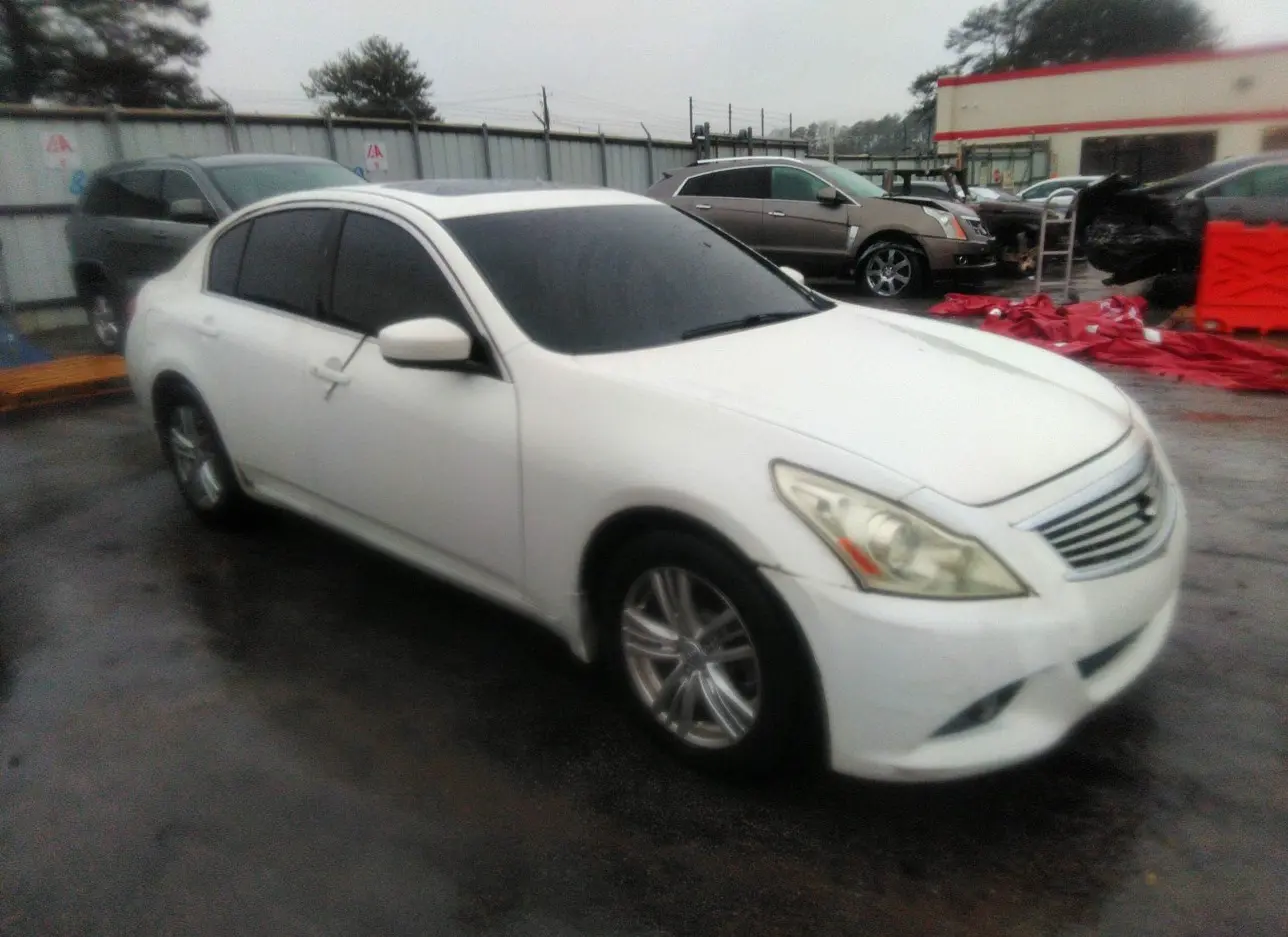 2011 INFINITI  - Image 1.