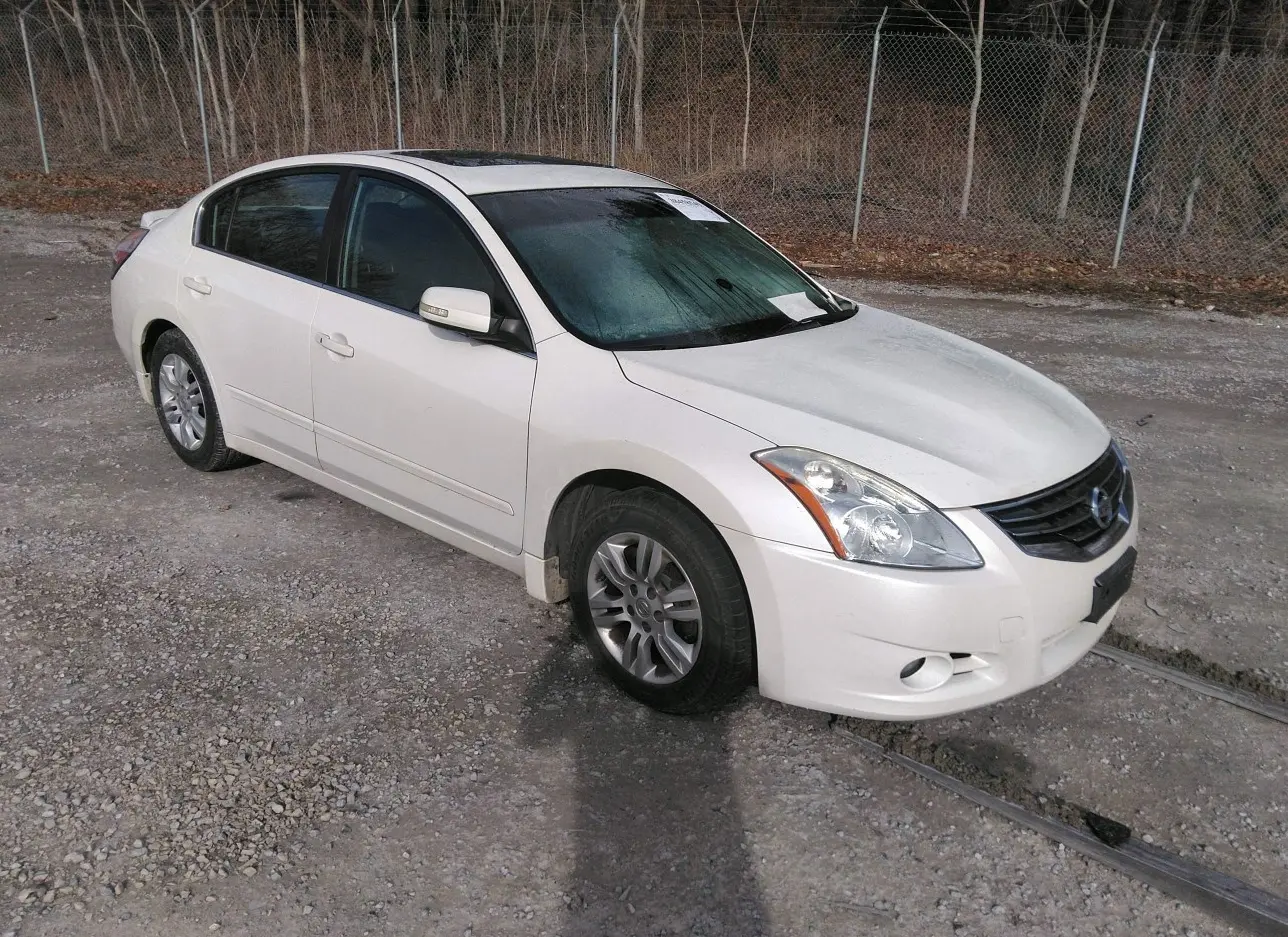 2010 NISSAN  - Image 1.