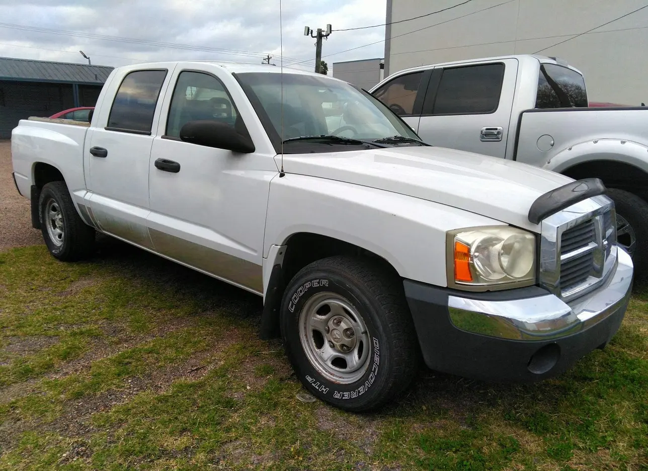 2005 DODGE  - Image 1.