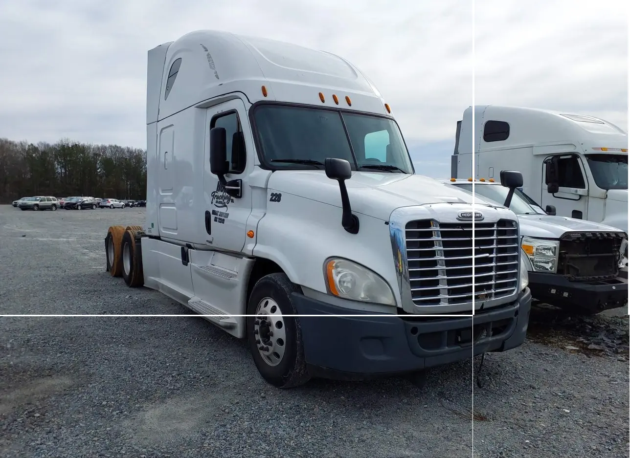 2017 FREIGHTLINER  - Image 1.