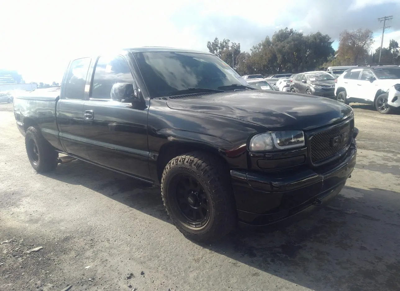 2000 GMC  - Image 1.