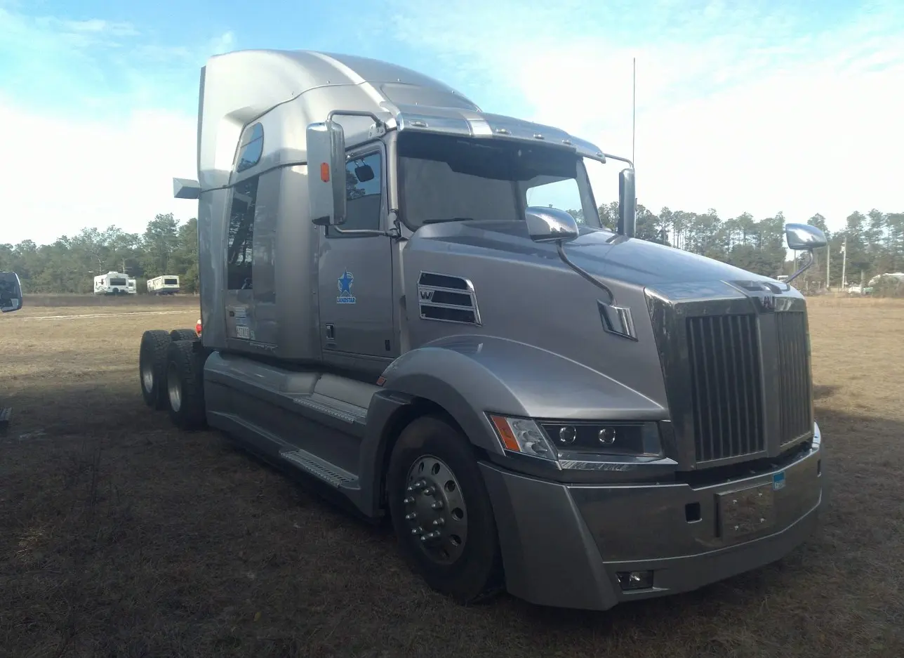 2017 WESTERN STAR  - Image 1.