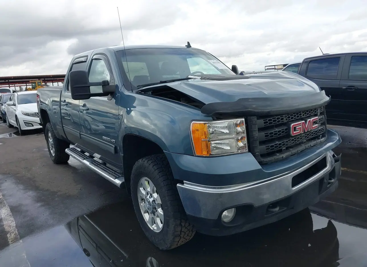 2012 GMC  - Image 1.