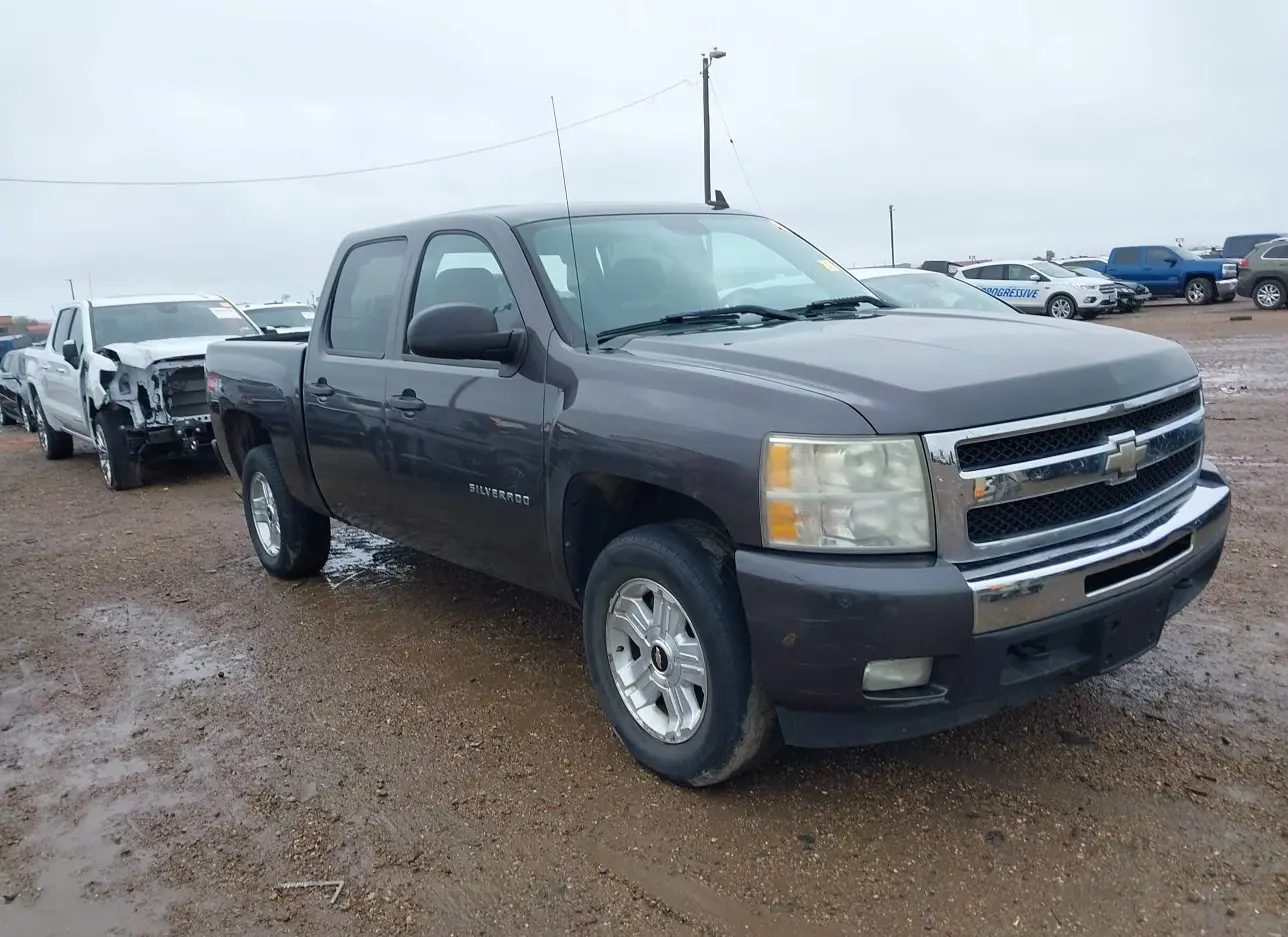 2011 CHEVROLET  - Image 1.