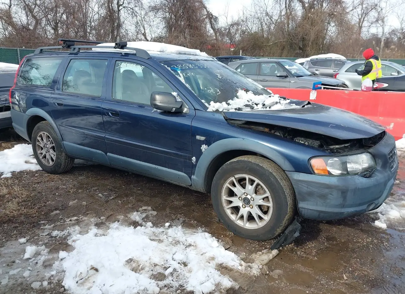 2004 VOLVO  - Image 1.