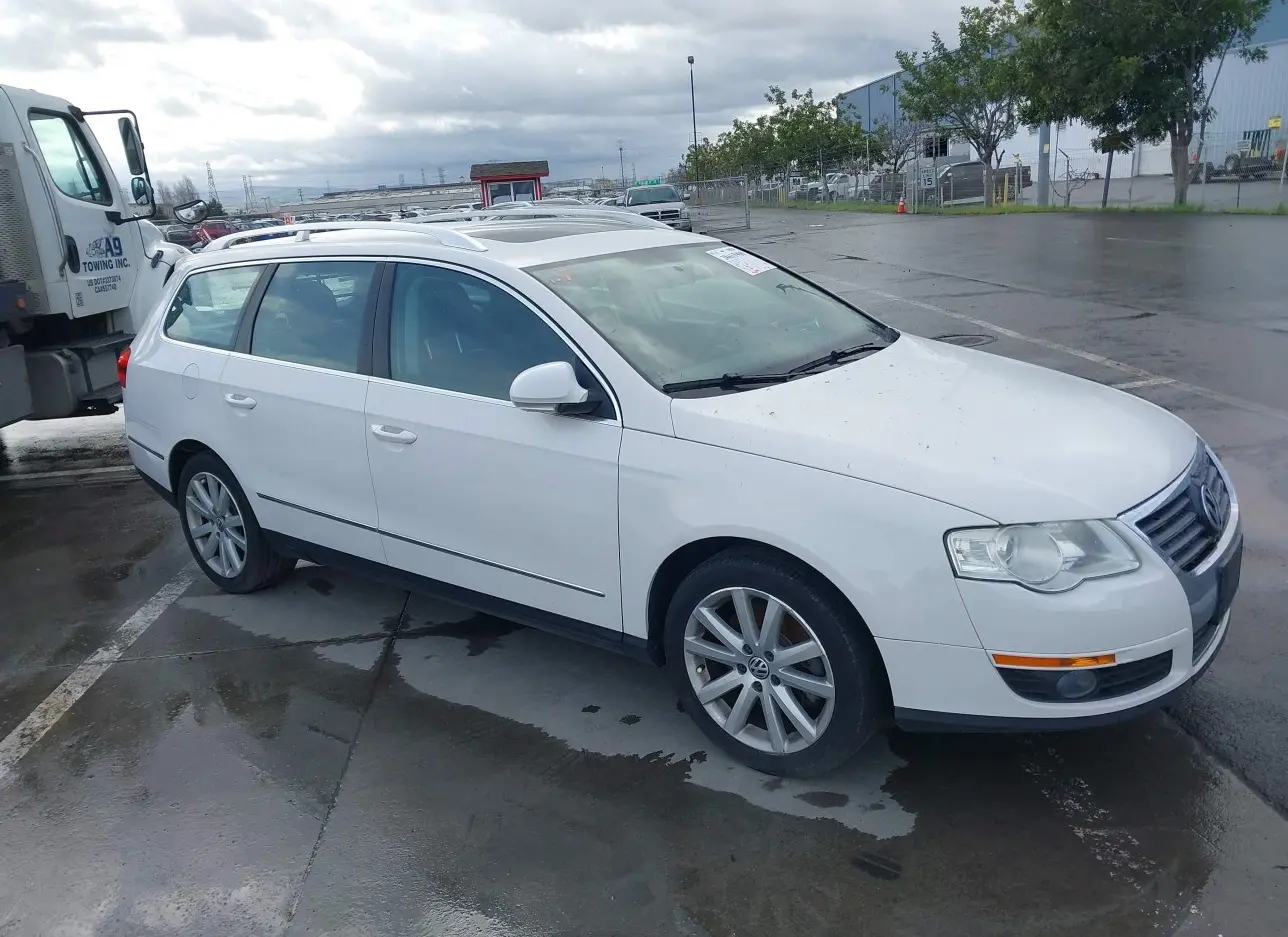 2010 VOLKSWAGEN  - Image 1.