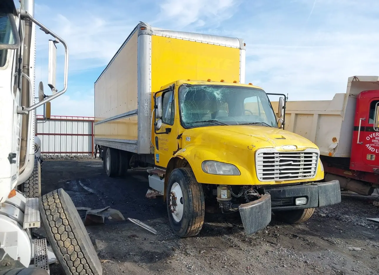 2013 FREIGHTLINER  - Image 1.