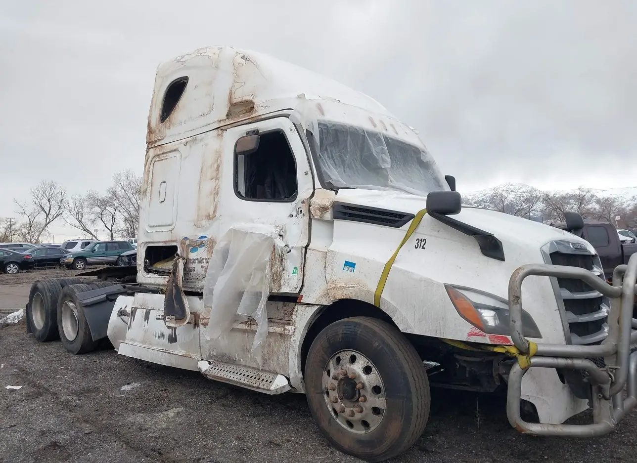 2021 FREIGHTLINER  - Image 1.