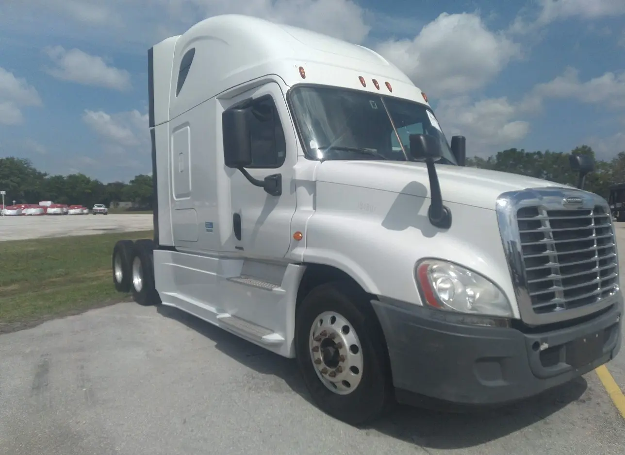 2017 FREIGHTLINER  - Image 1.