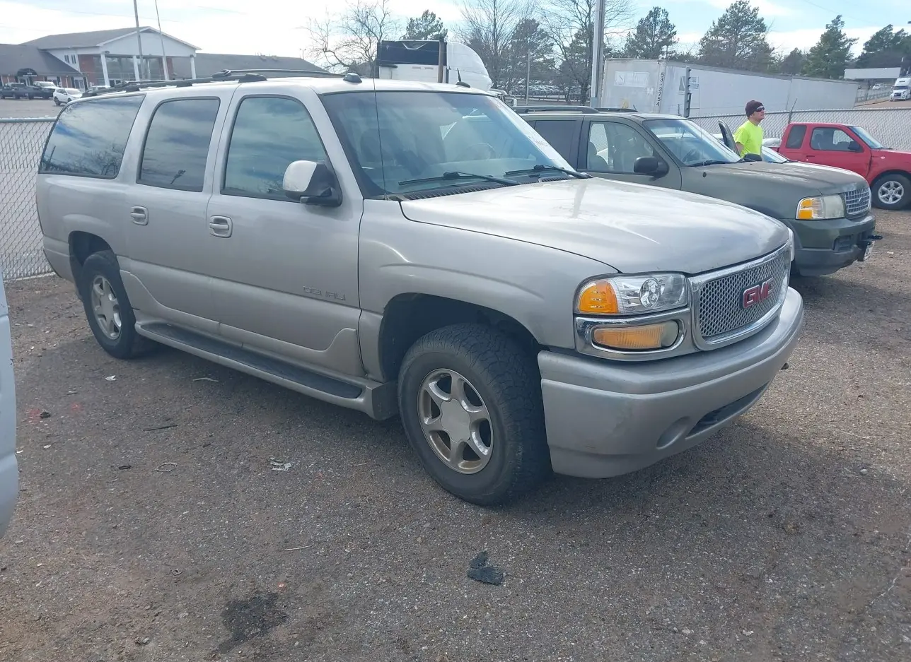 2004 GMC  - Image 1.