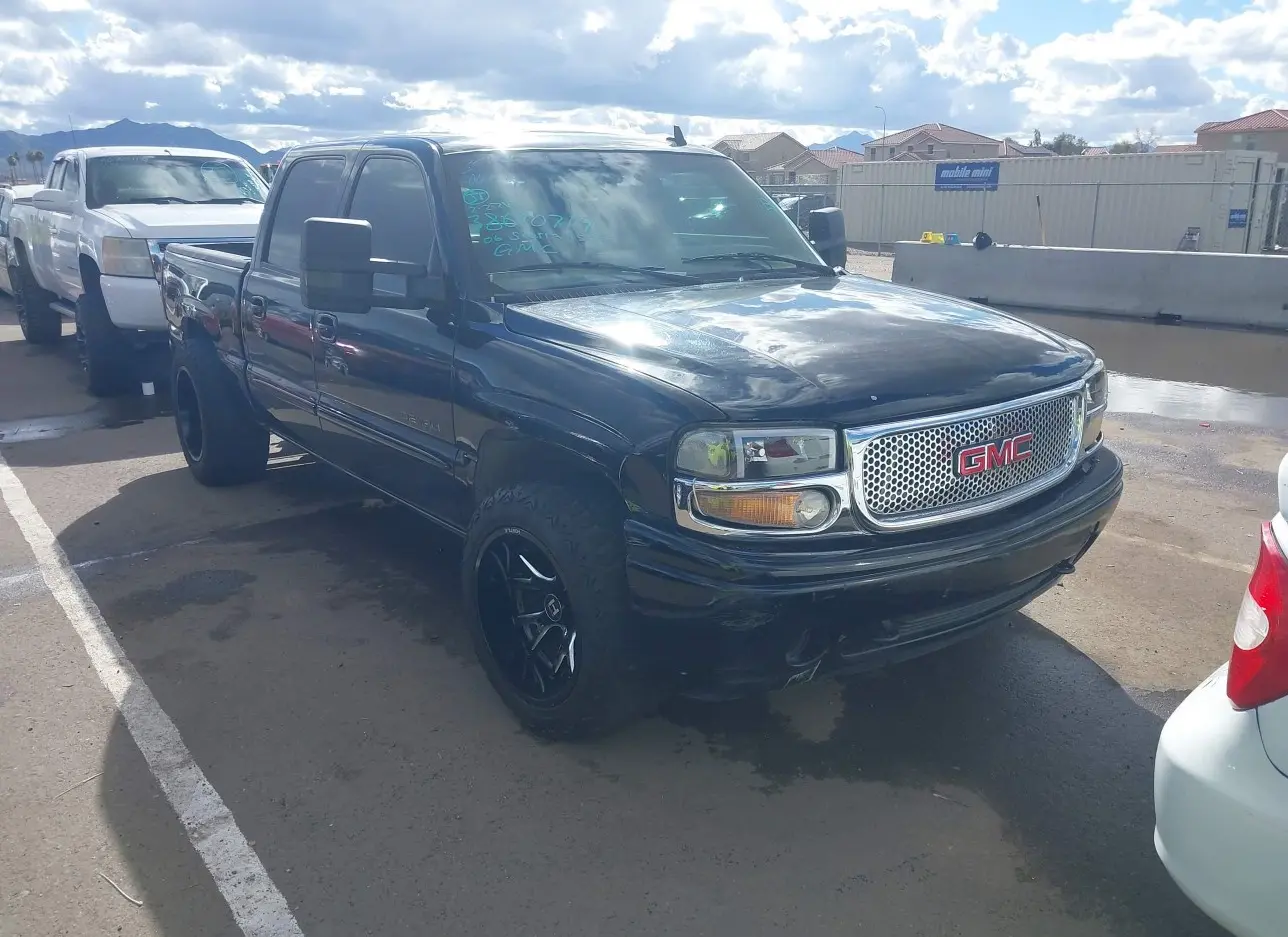 2006 GMC  - Image 1.