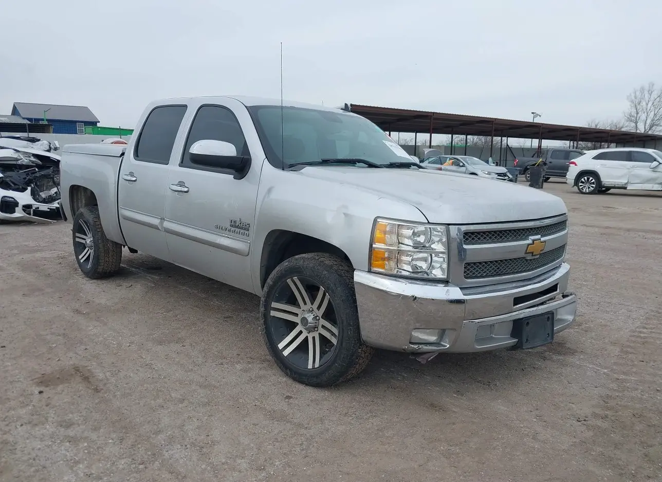 2013 CHEVROLET  - Image 1.