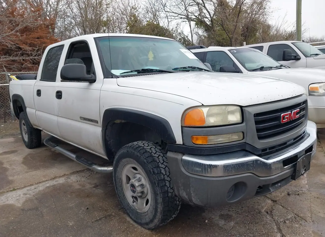 2005 GMC  - Image 1.