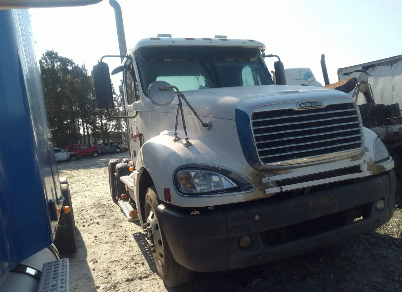 2007 FREIGHTLINER  - Image 1.