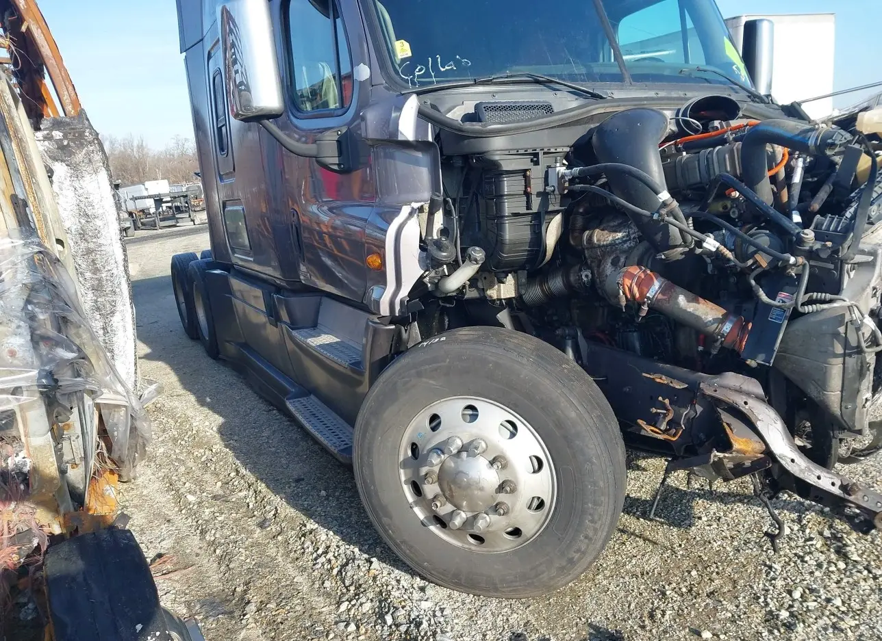 2017 FREIGHTLINER  - Image 1.