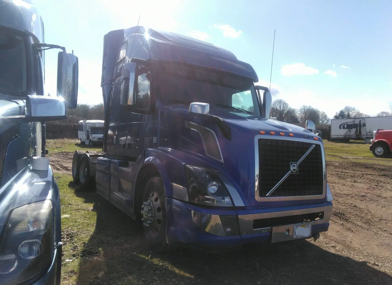 2016 VOLVO TRUCK  - Image 1.