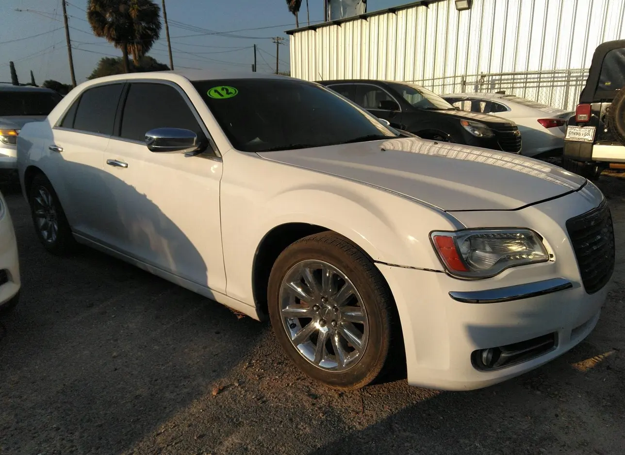 2012 CHRYSLER  - Image 1.