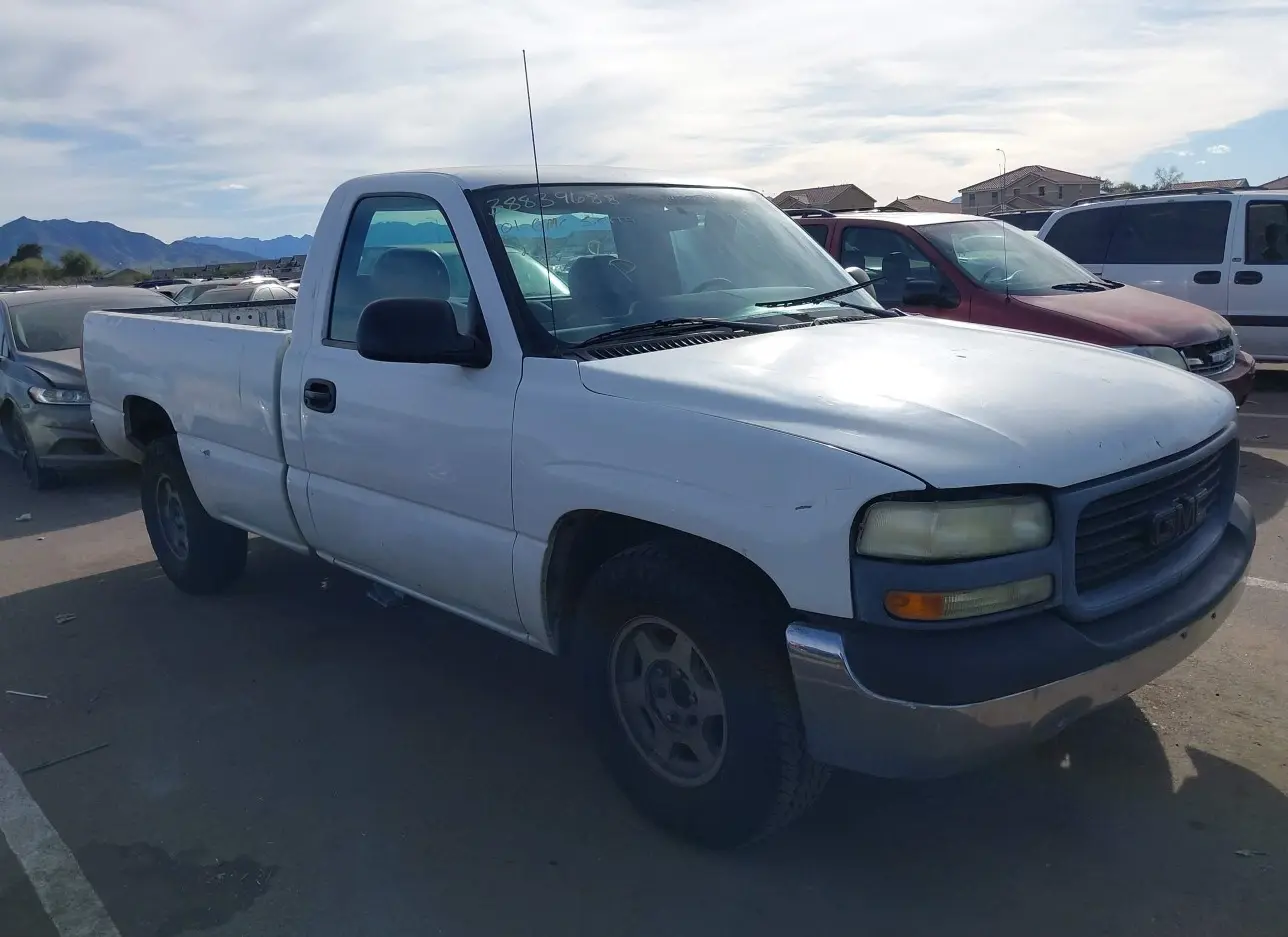 2001 GMC  - Image 1.