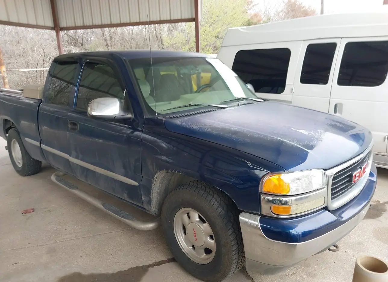 2000 GMC  - Image 1.