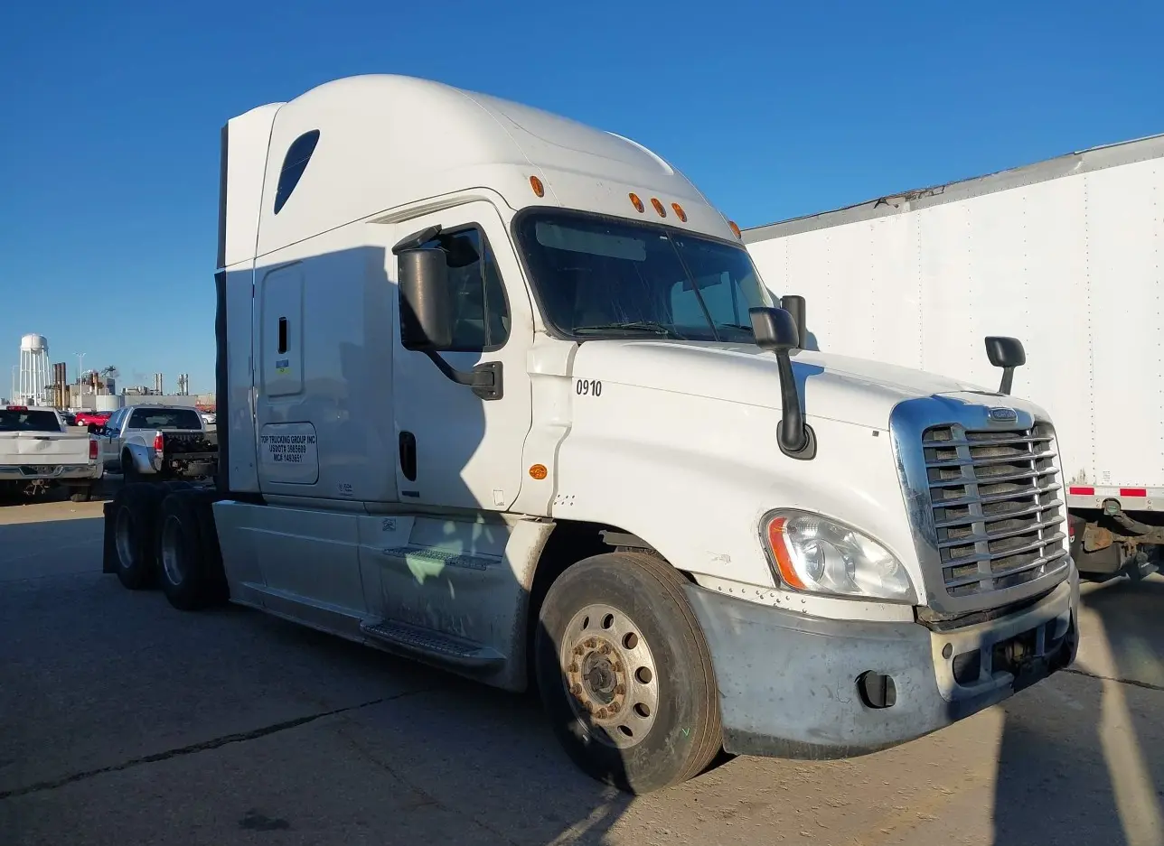 2017 FREIGHTLINER  - Image 1.