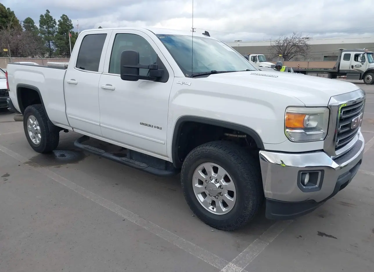 2015 GMC  - Image 1.