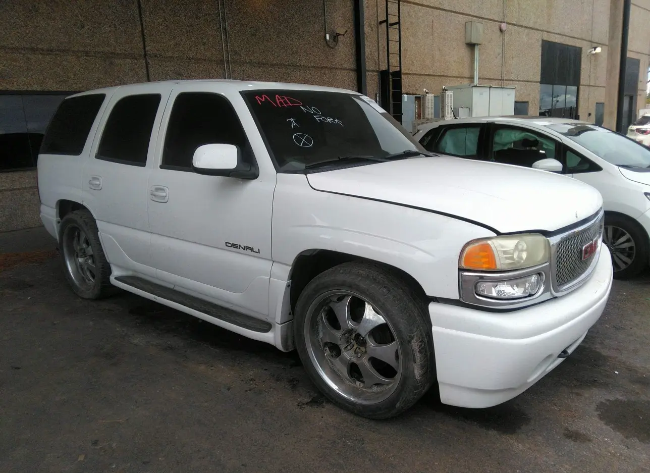 2004 GMC  - Image 1.