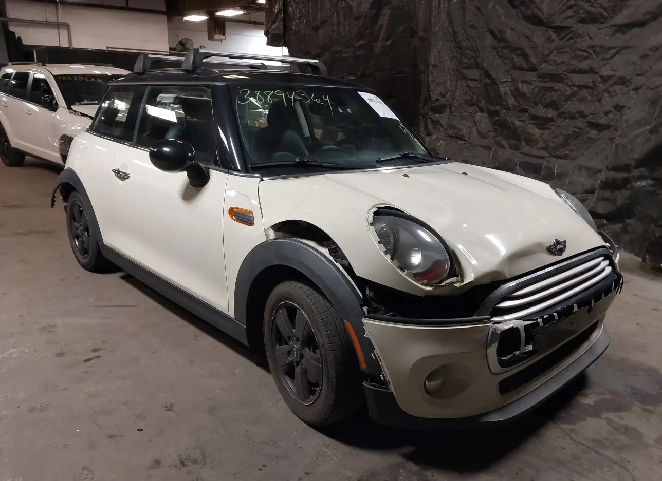 2015 MINI  - Image 1.