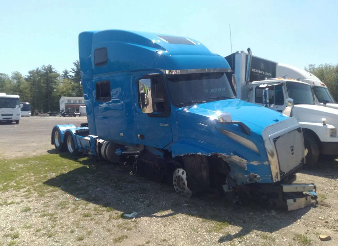 2019 VOLVO TRUCK  - Image 1.