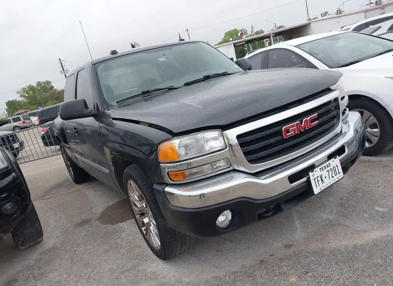 2004 GMC  - Image 1.