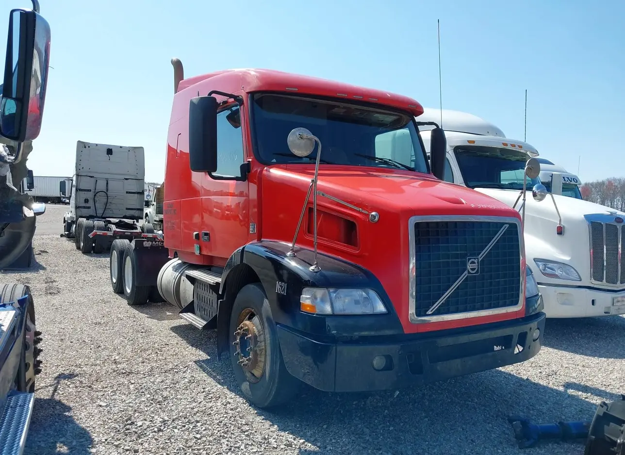 2016 VOLVO TRUCK  - Image 1.