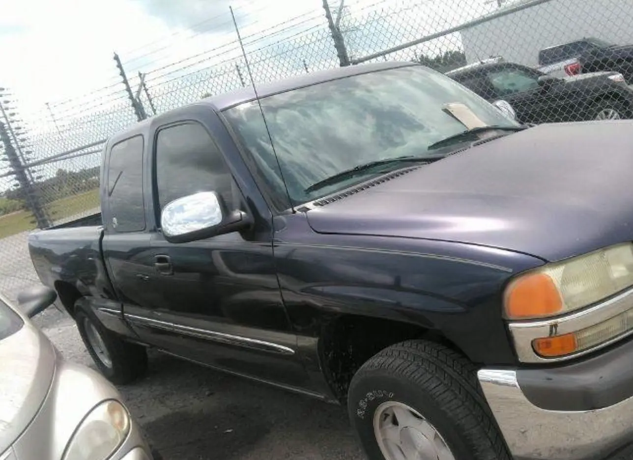 1999 GMC  - Image 1.